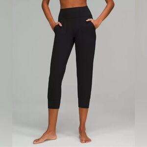 Lululemon Black Align High Rise Jogger Crop Size 6 Like New